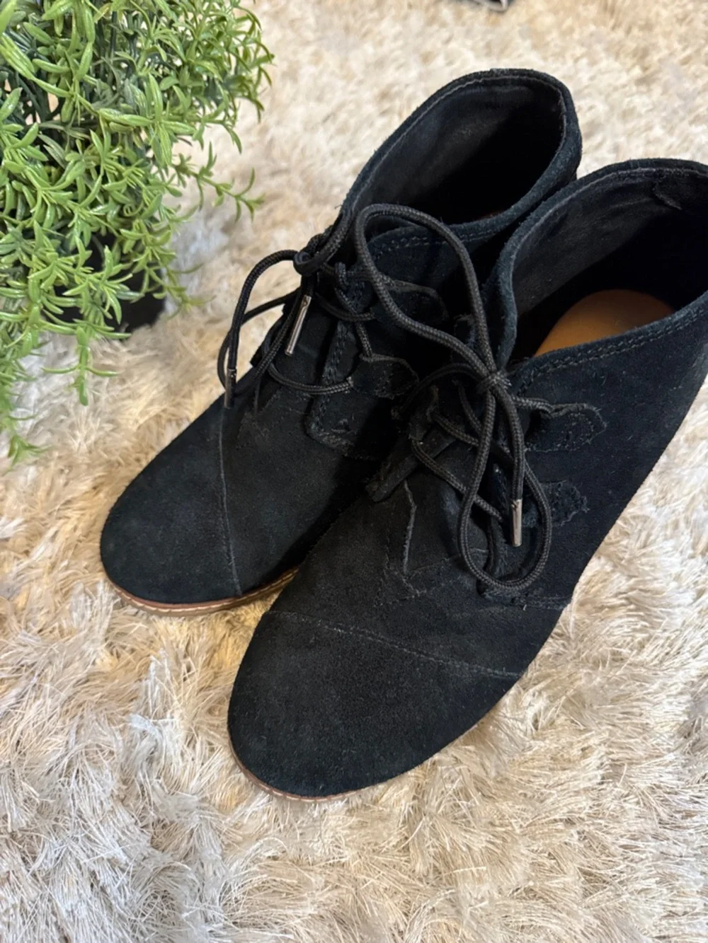 EUC TOM’S Black Suede Wedge Ankle Boots 7.5